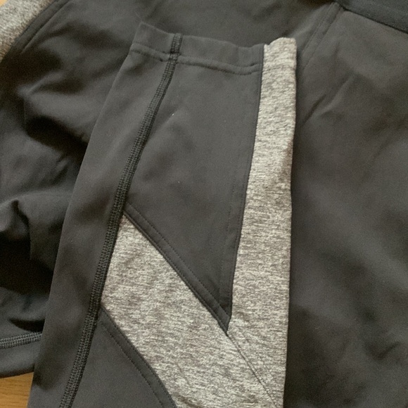 Lululemon leggings size 6 - Picture 6 of 7
